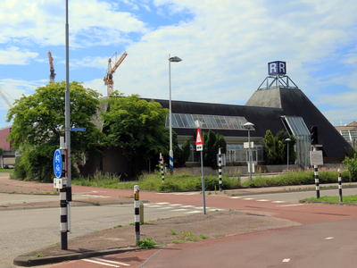 850291 Gezicht op de zijgevel van het voormalige AC-wegrestaurant (Thoriumweg 1) op bedrijventerrein Lage Weide te ...